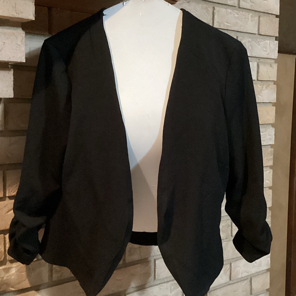 Charlotte Russe Elegant Black crop Blazer